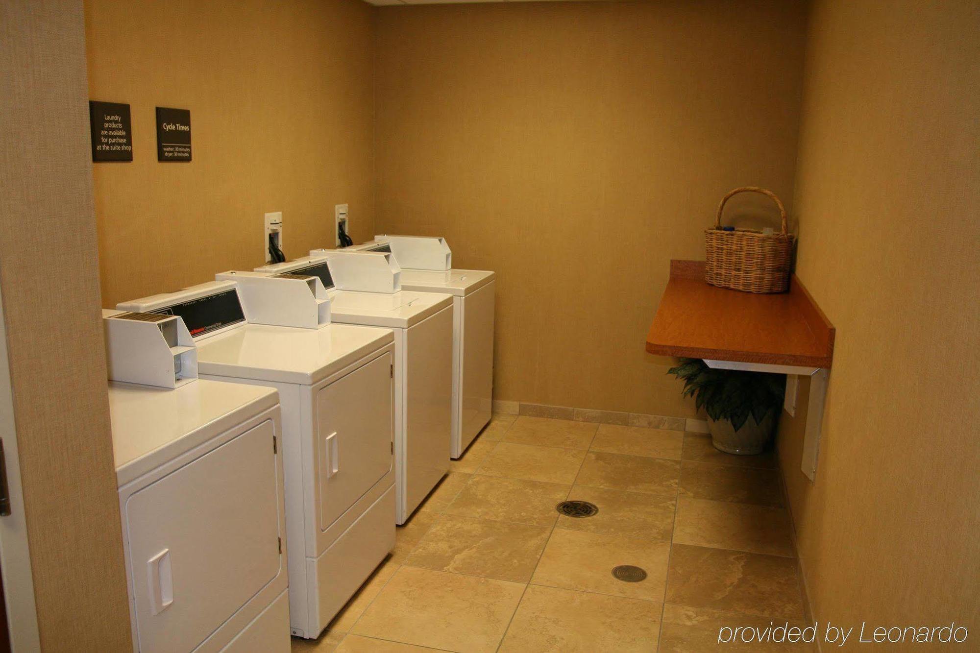 Hampton Inn & Suites Albany-Airport Лейтъм Екстериор снимка